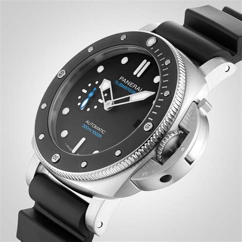 42mm submersible.